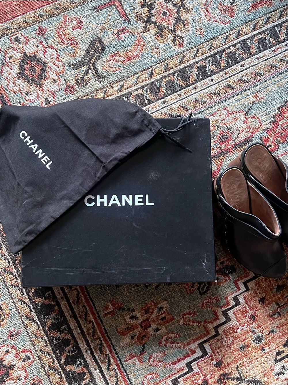 Chanel - Picture 11 of 12